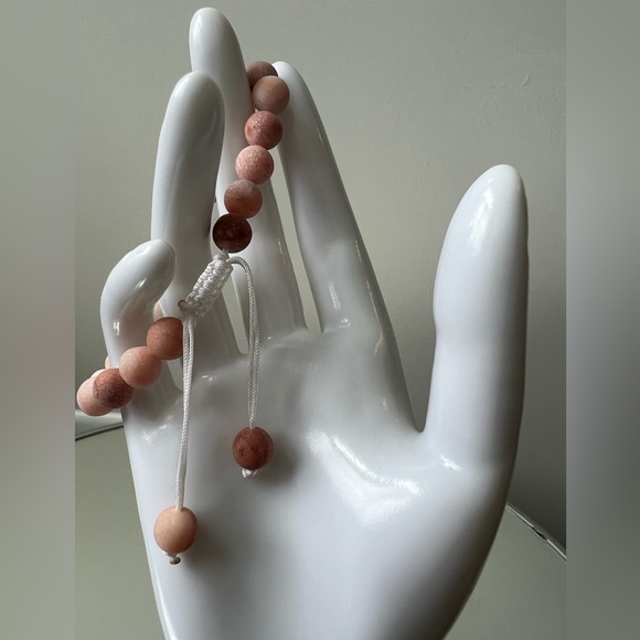 Handmade gemstone bracelet. This Pink Aventurine bracelet is adjustable. - Picture 6 of 7